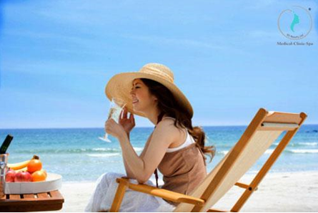Thoa chống nắng kháng nước khi vui chơi ở biển, hay đổ mồ hôi, yêu thích trang điểm