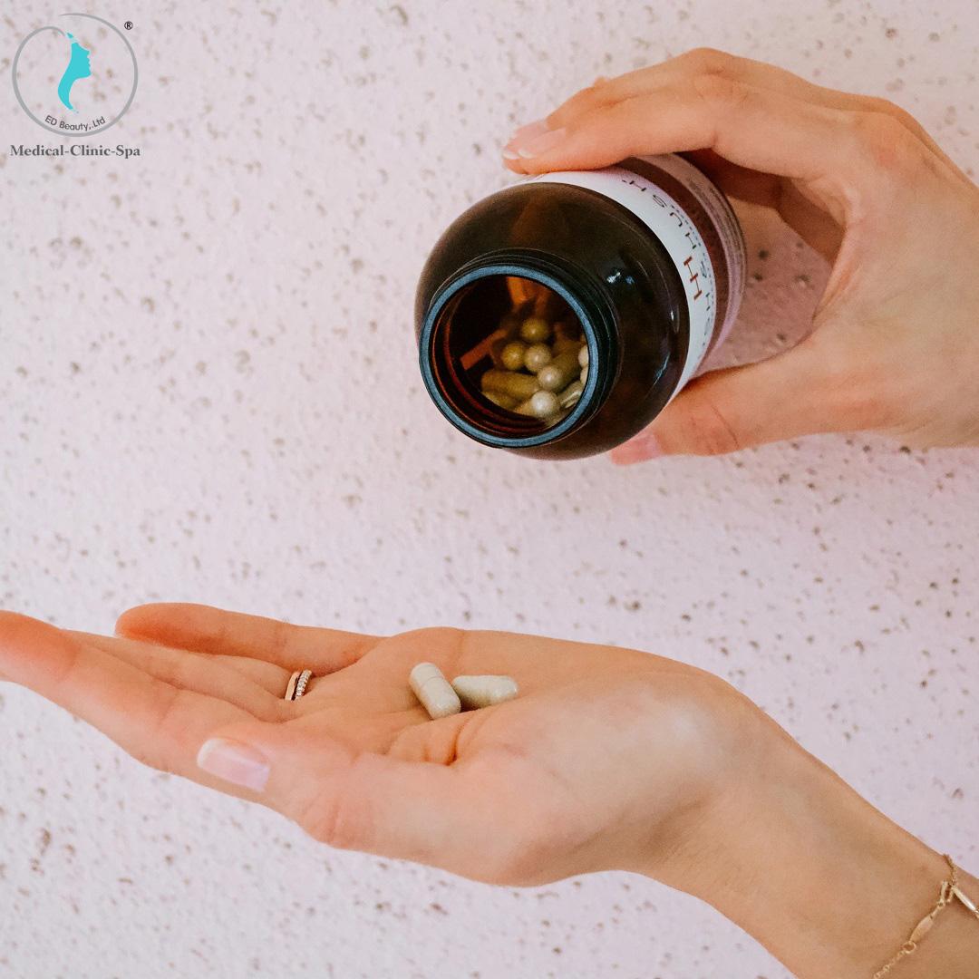 Bổ sung viên uống chức năng vào routine chăm sóc da trắng sáng