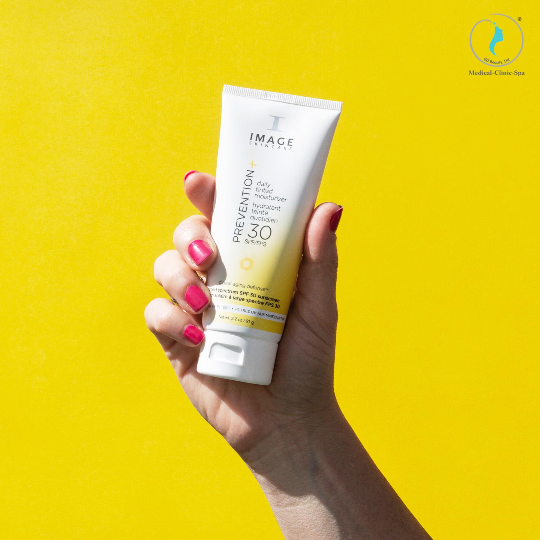 Kem chống nắng IMAGE Prevention Daily Hydrating Moisturizer SPF 30 bảo vệ da khỏi ánh sáng xanh
